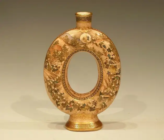 金襴手の輪形（円形）花瓶｜器全体に金彩を尽くし山水・草花を描いた明治期の輸出薩摩｜薩摩焼の取り扱い例｜古美術もりた