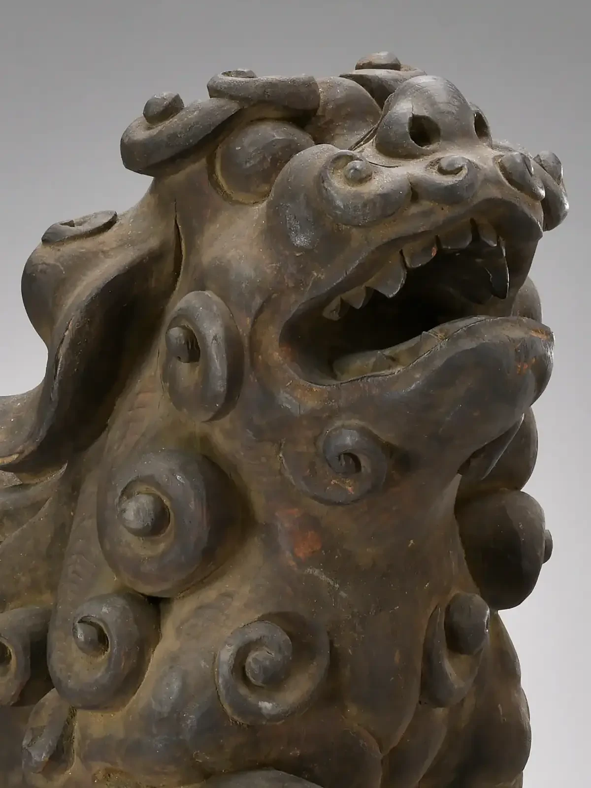 木彫 獅子置物（渦巻くたてがみの獅子頭）——木彫り・彫刻の買取例